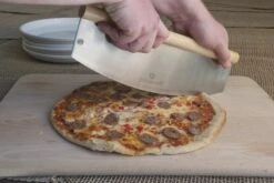 TAGLIA PIZZA IN ACCIAIO CON MANICO IN LEGNO