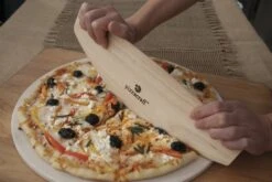 TAGLIA PIZZA IN LEGNO
