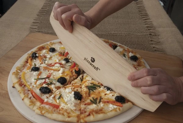 TAGLIA PIZZA IN LEGNO