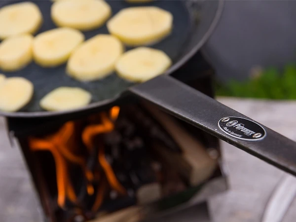 Petromax PADELLA IN FERRO BATTUTO MANICO LUNGO - DIAM. 28 CM - immagine 3